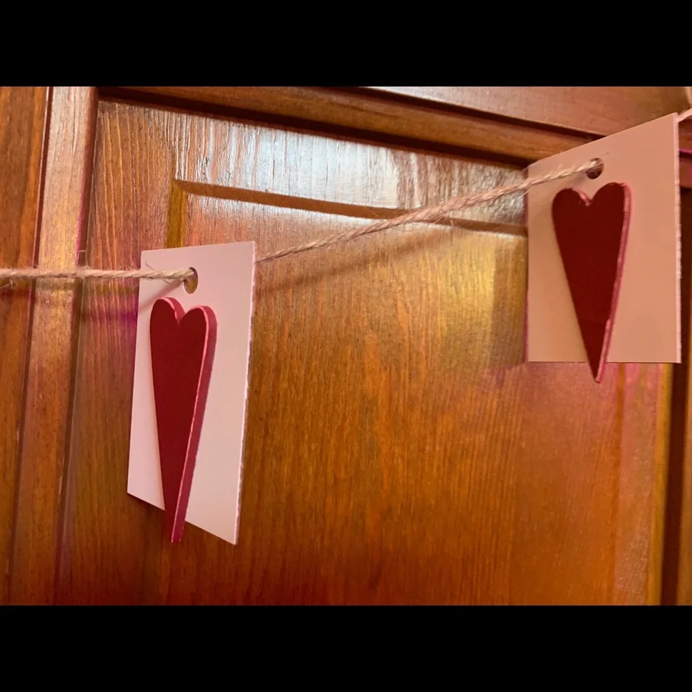 HANDMADE HEART VALENTINE’S DAY GARLAND